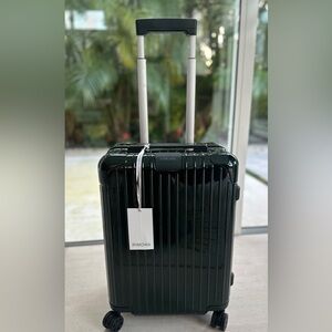Rimowa Essential Cabin Spinner - Green